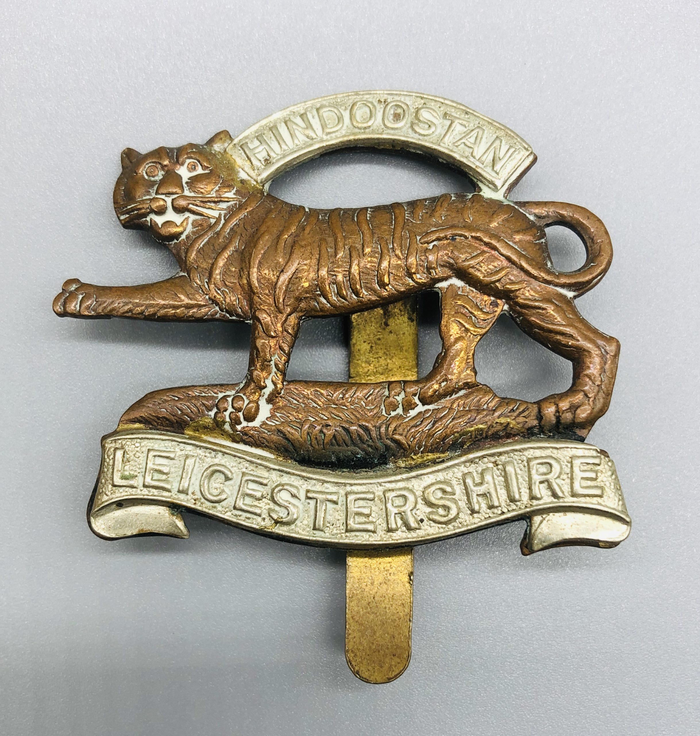 British Army WWI Leicestershire Regiment bi metal cap badge 