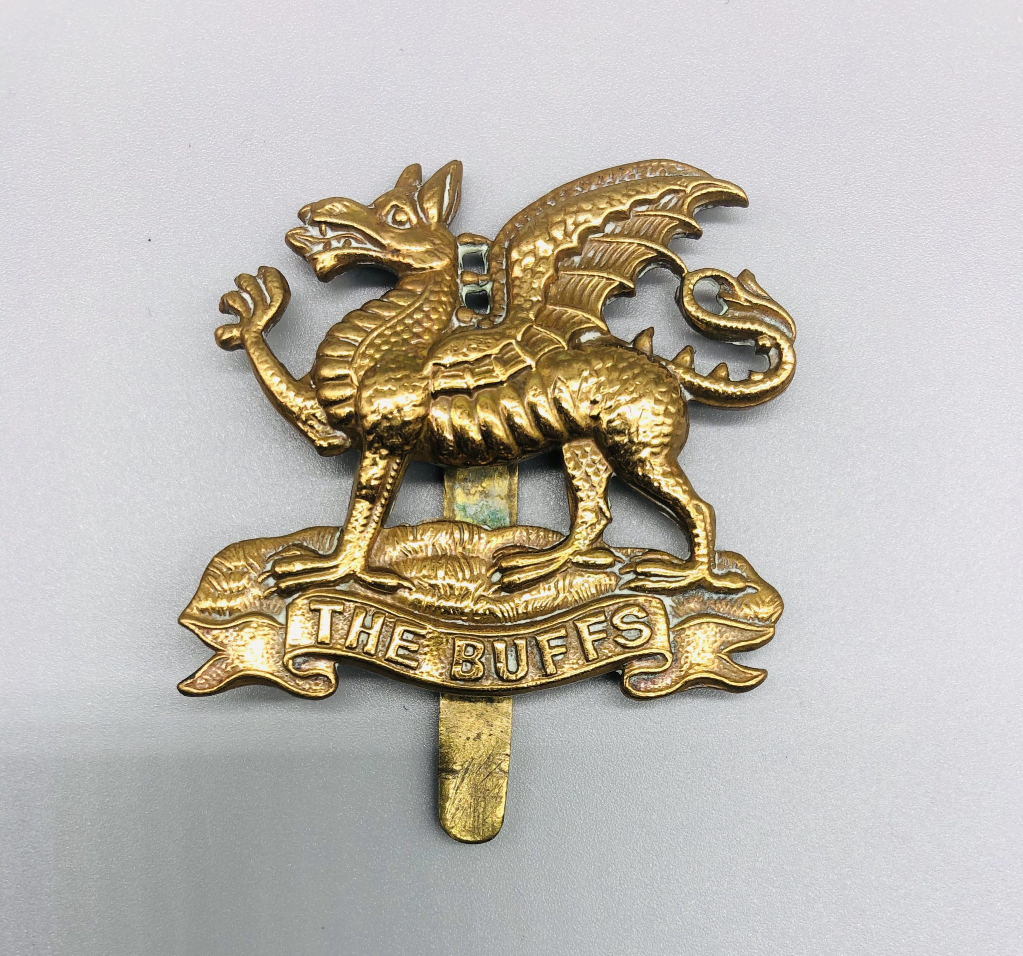 Royal East Kent (The Buffs) Regiment Cap Badge I WW2 British Militaria