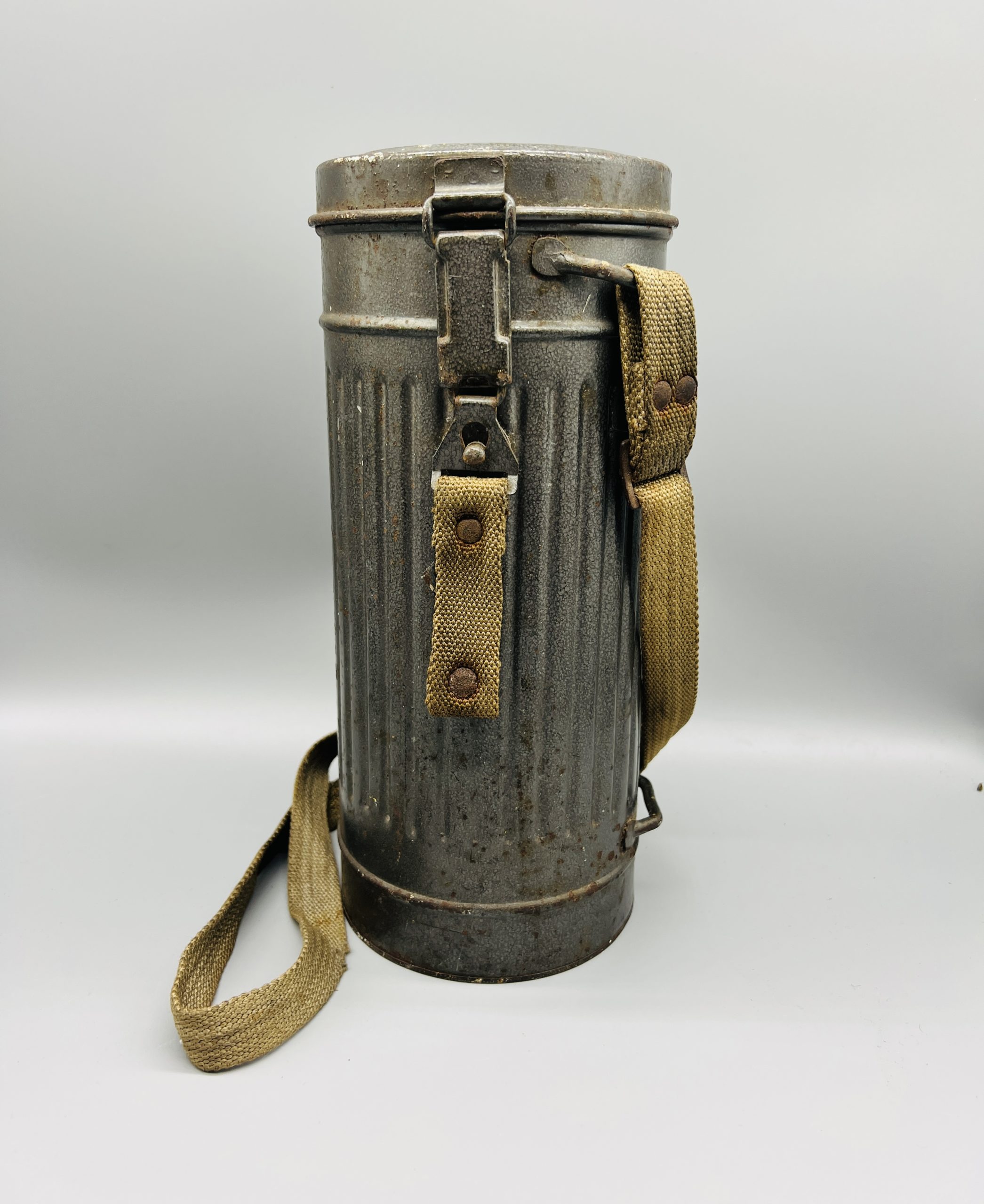 ironi Ledig supplere German WW2 Luftwaffe Gas Mask Canister I WW2 German Militaria