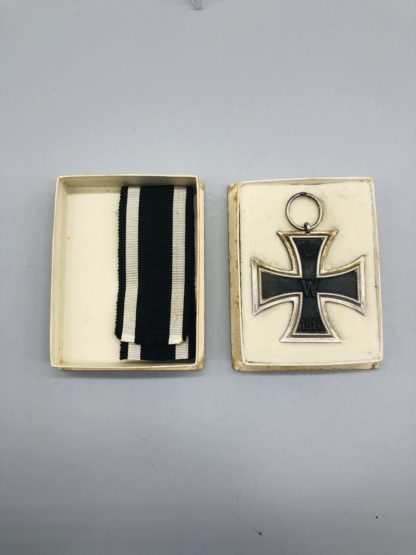 WW1 Iron Cross, 2nd Class with Black & White Ribbon with presentation box