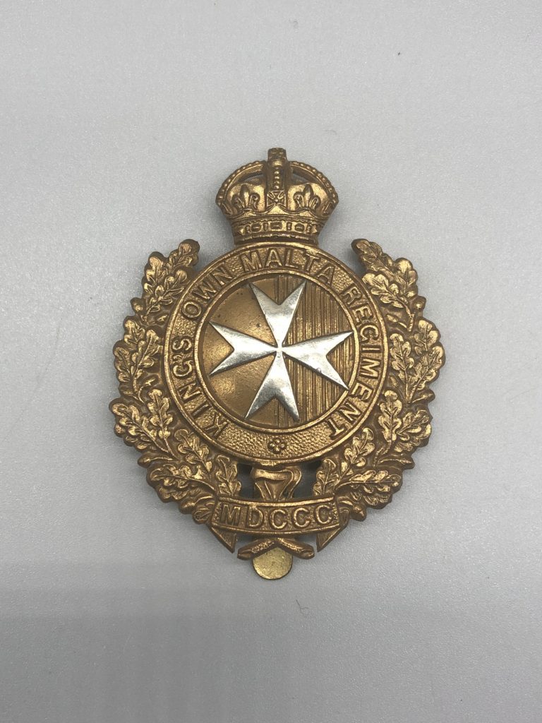 King's Own Malta Regiment Cap Badge I WW2 British Militaria & Insignia