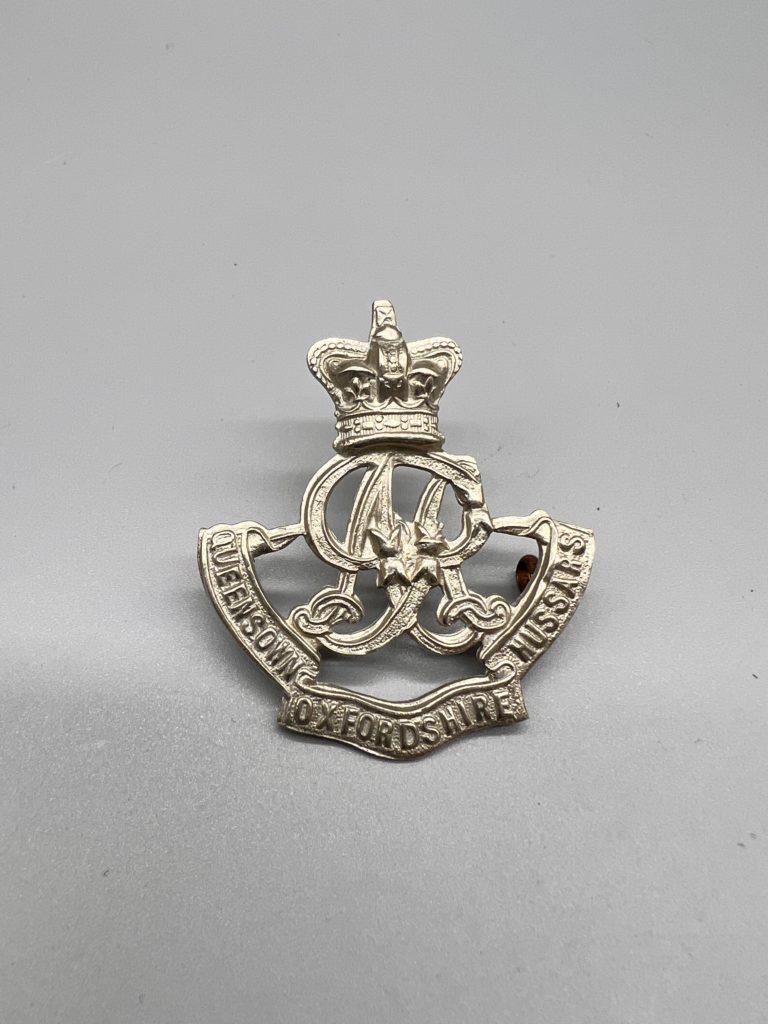 Queen's Own Oxfordshire Hussars Queen's Cap Badge I British Militaria