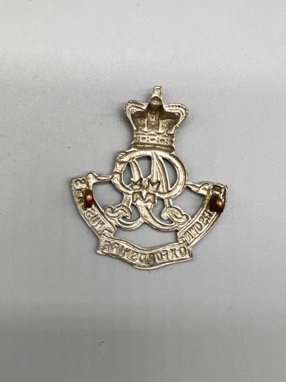 Queen's Own Oxfordshire Hussars Queen's Cap Badge, Reverse with lugs