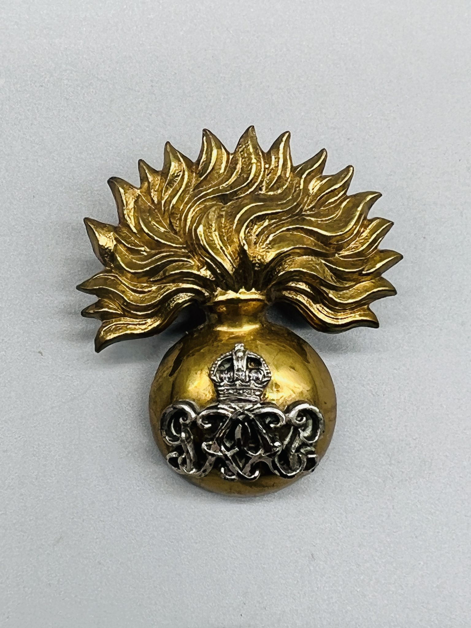 Grenadier Guards GVI Warrant Officers Cap Badge I British Militaria