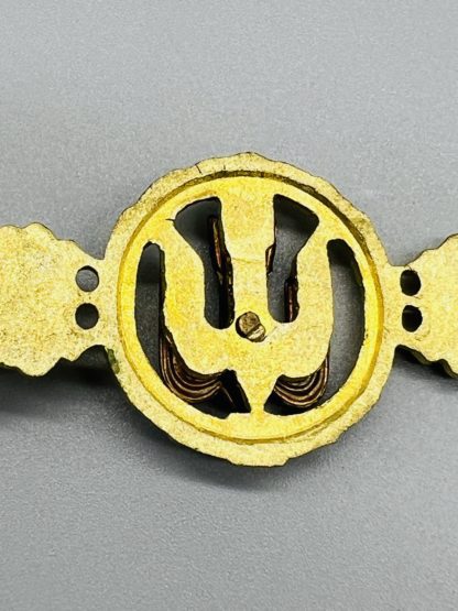 Bomber Clasp Gold, close up image of reverse