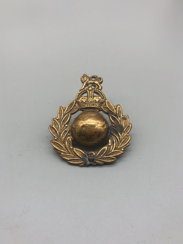 Royal Marines Commando Beret Cap Badge I WW2 British Militaria