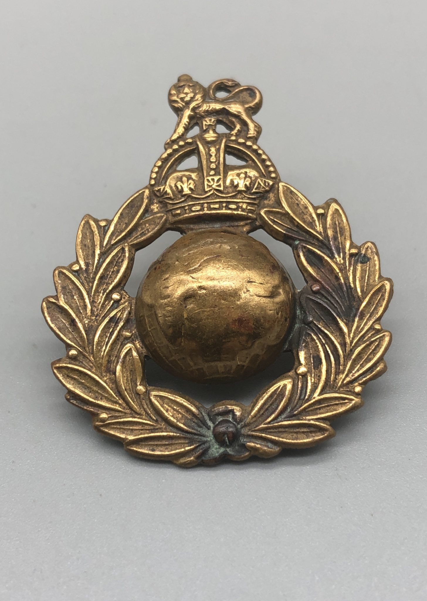 Royal Marines Commando Beret Cap Badge I WW2 British Militaria