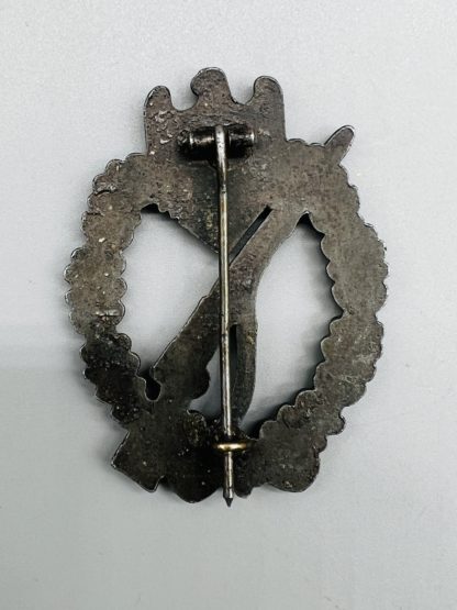 Infantry Assault Badge Bronze By Funcke & Brüninghaus, reverse image with soldered round catch