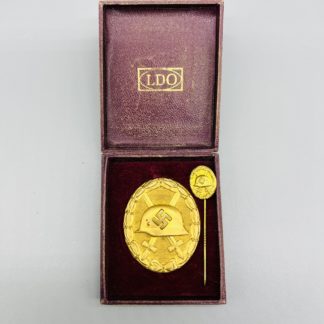 Gold Wound Badge, complete with tie pin and presentation case