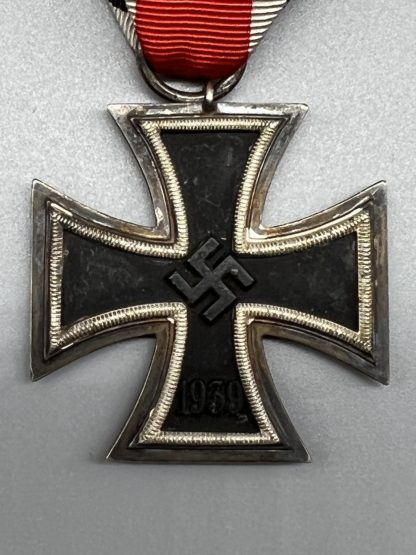 Iron Cross 1939 EK2, magnetic iron core, unmarked medal ring