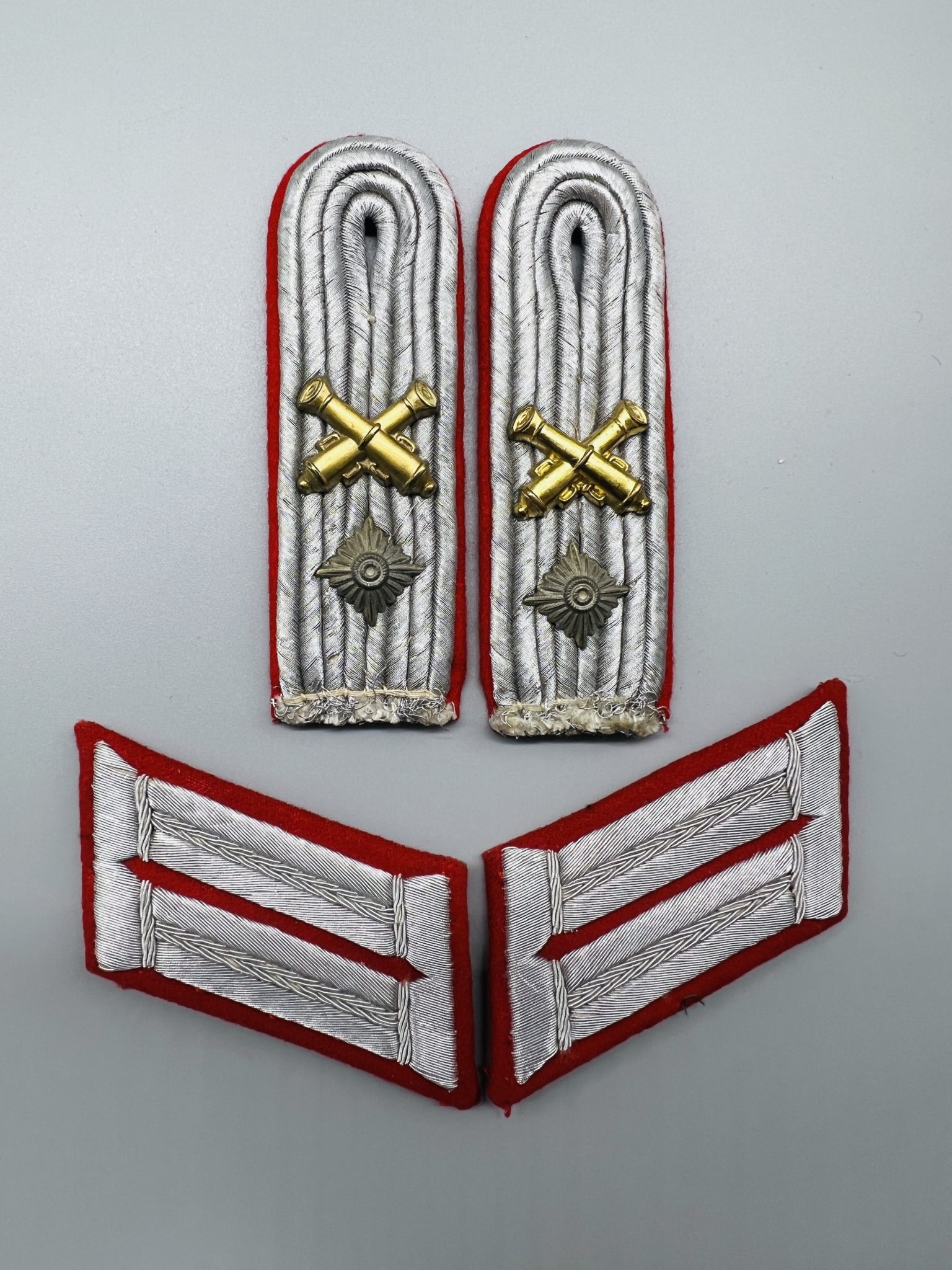 Heer Oberleutnant Ordnance Shoulder Straps And Collar Tabs