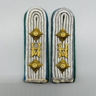 Heer Administration Captain Shoulder Board, with light blue waffenfarbe piping