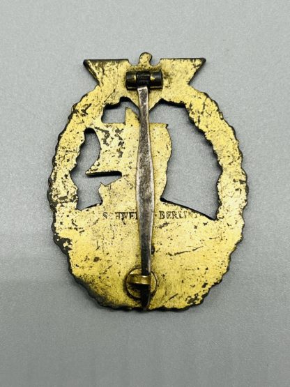 Auxiliary Cruiser War Badge reverse image with Schwerin Berlin makers mark