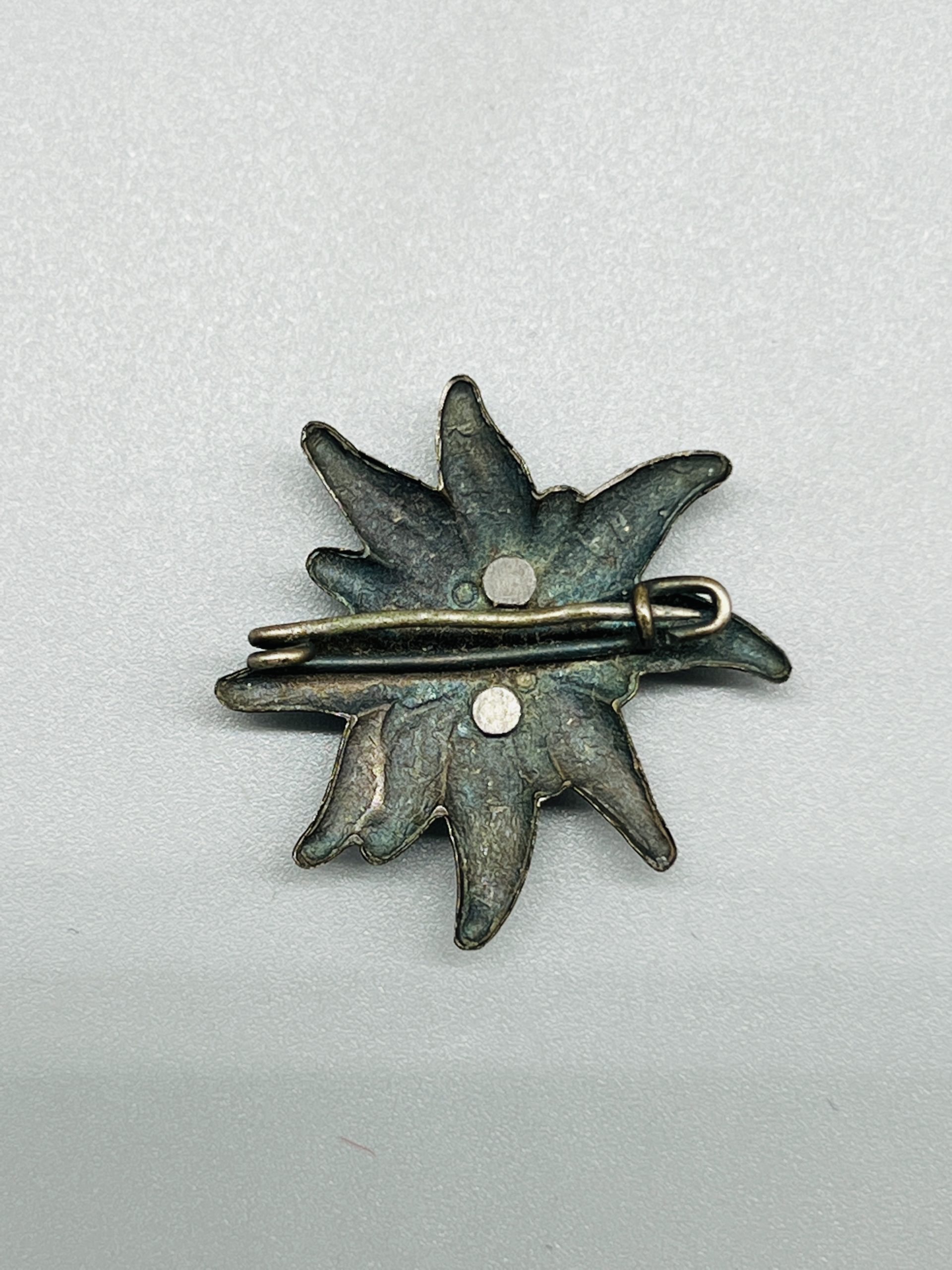 WW2 German Army Gebirgsjäger Officer Metal Edelweiss Visor Cap Badge – Repro
