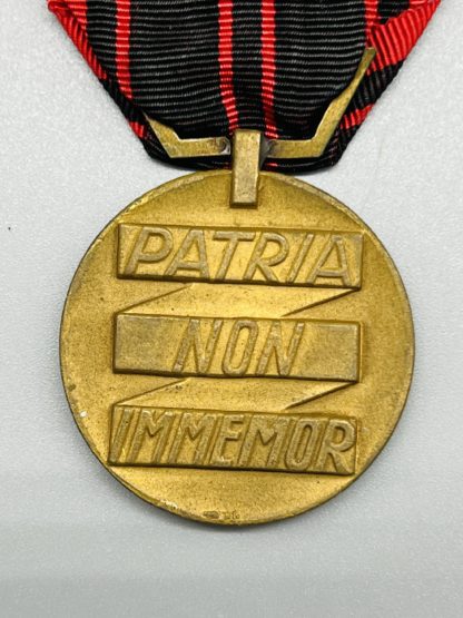 French Medal of the Resistance (Médaille de la Résistance) reverse inscribed Patria Non Immemor.