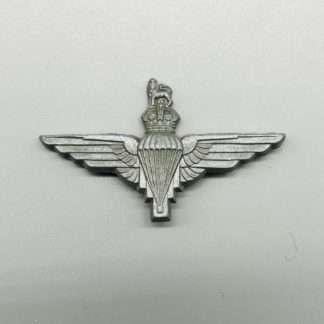 WW2 Parachute Regiment Cap Badge Plastic Economy