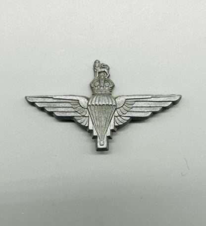 WW2 Parachute Regiment Cap Badge Plastic Economy