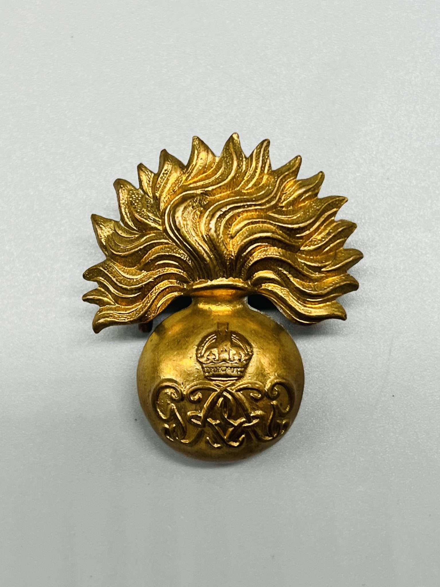 Grenadier Guards GVI Warrant Officers Cap Badge I Militaria