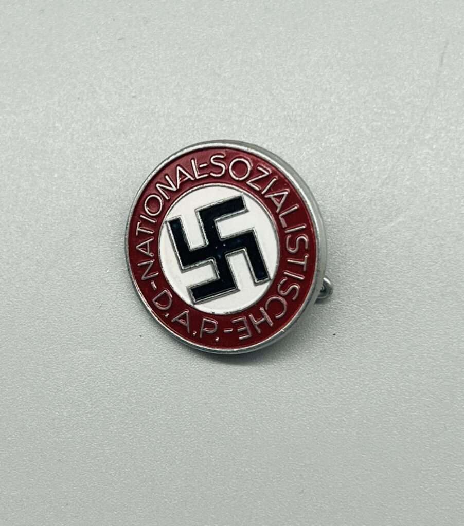 WW2 German NSDAP Party Badge RZM M1/184