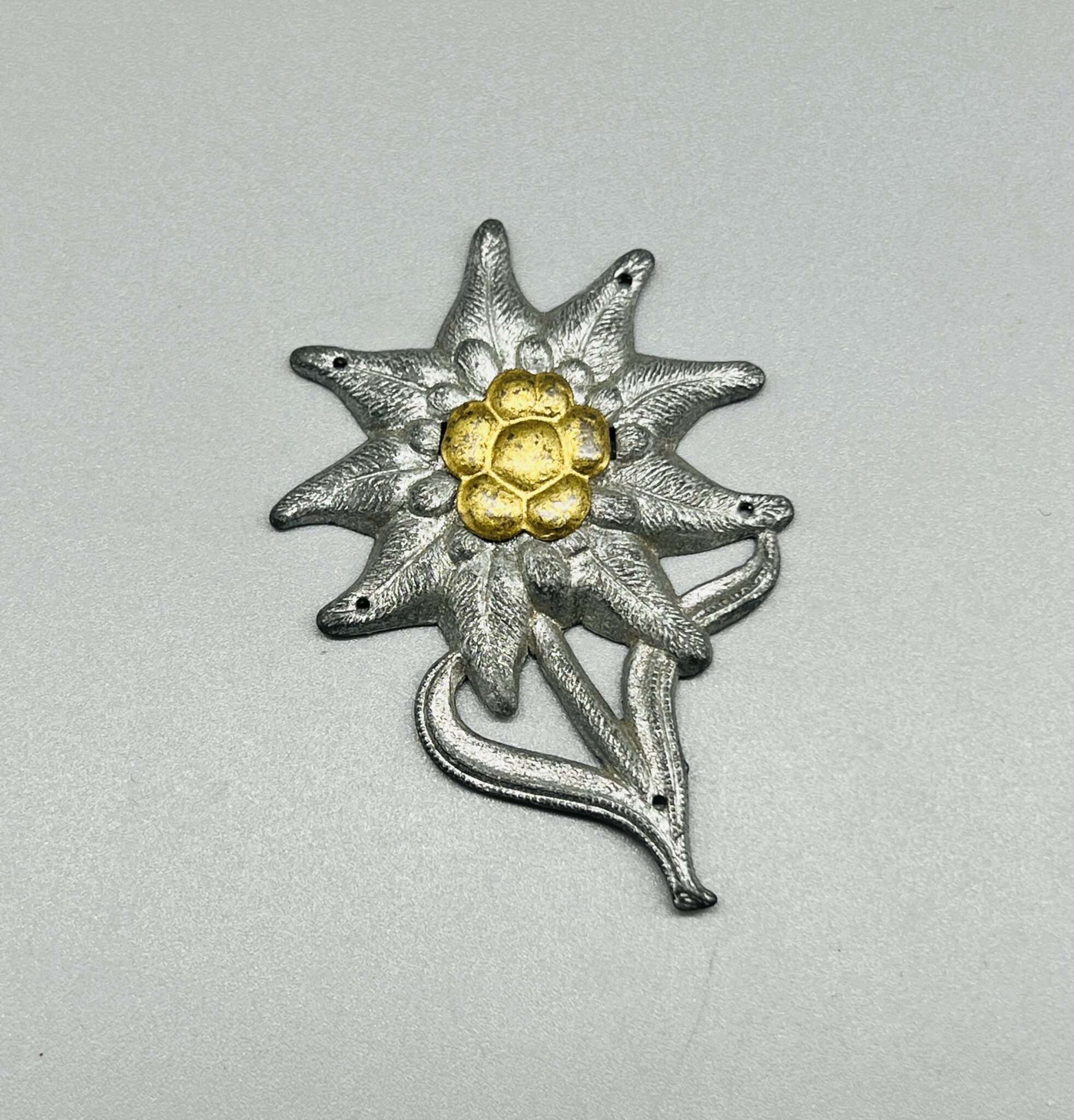 Edelweiss Gebirgsjager M43 Cap Badge I WW2 German Militaria