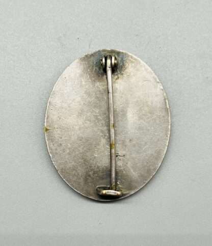 WW2 German Wound Badge Silver Unmarked Tombak attributed Hauptmünzamt, Wien, reverse image.