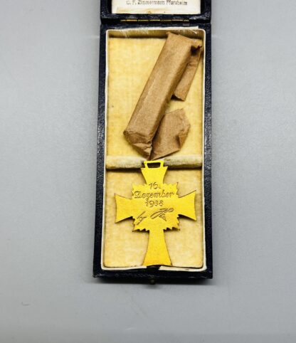 A WW2 German Mother's Cross Gold presentation box, reverse image.