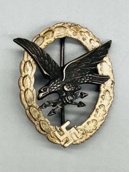 A photo of a Luftwaffe Air Gunner & Flight Engineers Badge.