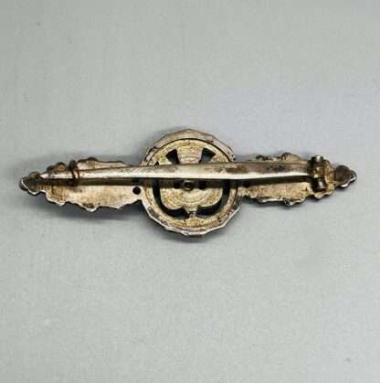 A reverse image of a Luftwaffe Bombers Clasp Siver in mint condition.