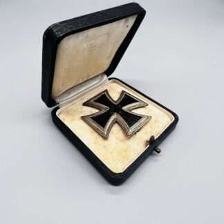 A Iron Cross EK1 By Rudolf Souval with presentation case with lid open.