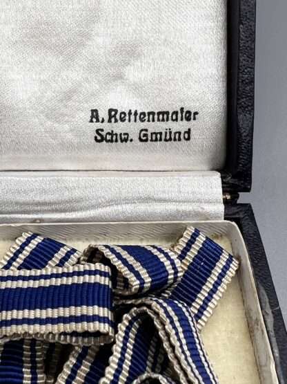 A WW2 German Mother's Cross Gold case marked A, Rettenmaie Schw. Gmund.