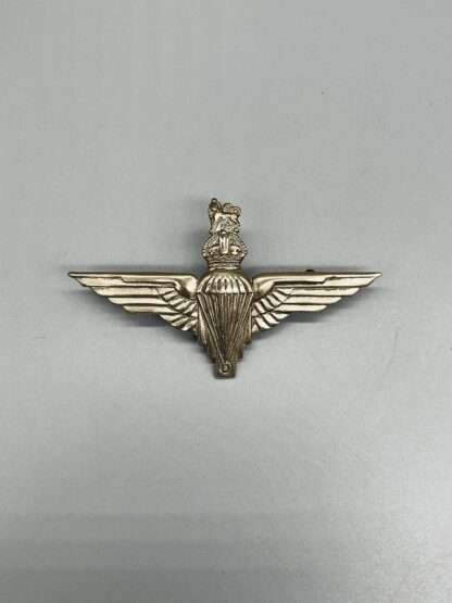 A British WW2 Parachute Regiment Cap Badge, constructed in white metal.