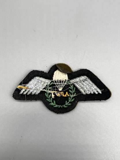 Reverse image of a British Army Parachute Jump Instructors Badge post war period.