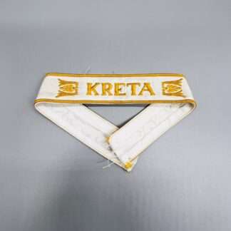 Kreta cuff title (Ärmelband) constructed in white cotton.