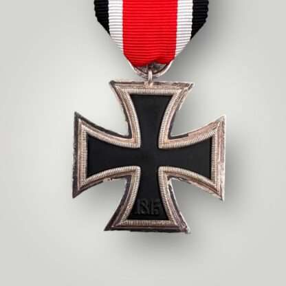 Reverse image of an Iron Cross 1939 EK2 by Alois Rettenmaie.