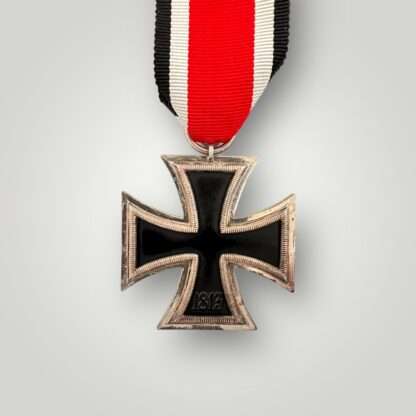 Reverse image of an Iron Cross 1939 EK2 By Alois Rettenmaie '16'.