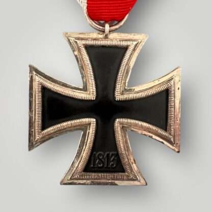 Close up image of an Iron Cross 1939 EK2 By Alois Rettenmaie '16'.