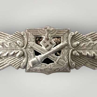A WW2 German Close combat clasp in bronze by Funcke & Brünninghaus.
