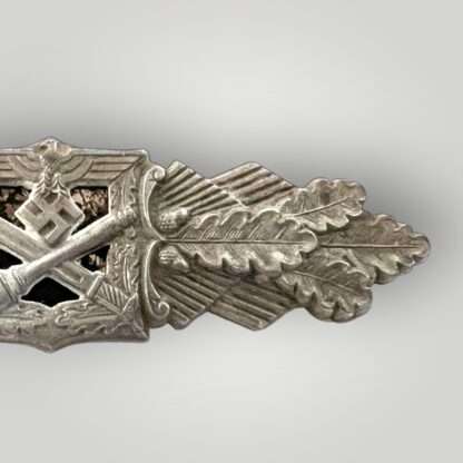 A WW2 German Close combat clasp in bronze by Funcke & Brünninghaus.