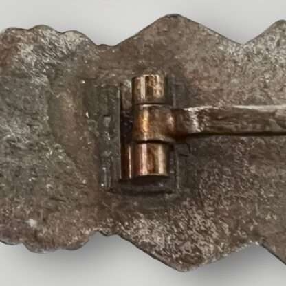 Reverse image of a WW2 German Close combat clasp in bronze by Funcke & Brünninghaus hinge.