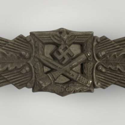 A WW2 German Close Combat Clasp in Bronze By FLL.
