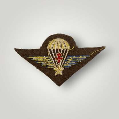Reverse image of a Free French Groupe Commando De France parachute wings,