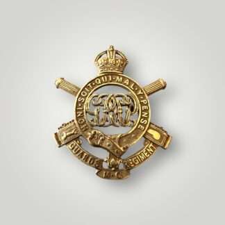 An extremly rare British WW1 Guards Machine Gun Regiment Officers cap badge, constructed in gilt metal with nice patina.