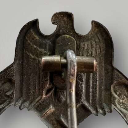 Reverse image of a an original Panzer assault badge bronze by GWL (Panzerkampf Abzeichen Bronze) die-struck in zinc with bronze wash.