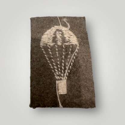 Reverse photo of a British Army WW2 Parachute qualification badge, hand embroidred.