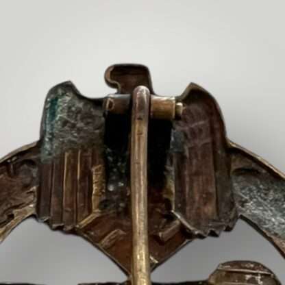 Reverse image of an WW2 Panzer Assault Badge Bronze hinge by Karl Wurster, constructed in buntmetal/tombak.