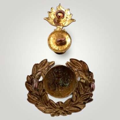 Reverse image of an Royal Marines Artillery Quartermaster Sergeants Forage Cap Badge 1921 - 1923.