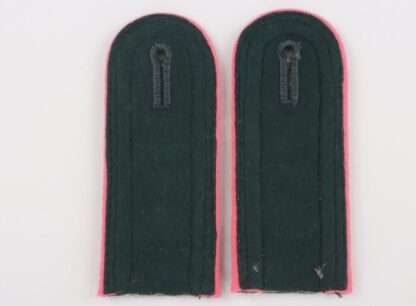 Reverse image of A rare early set of Heer Panzerjäger Regiment 14 shoulder boards for Unteroffizier, constructed on dark green wool.