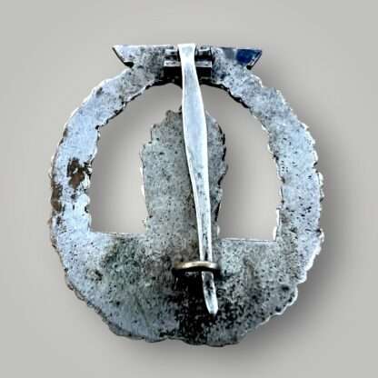 reverse image of A Kriegsmarine Minesweepers War Badge by Juncker.