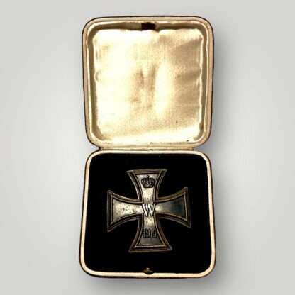 A WW1 German Iron Cross 1st Class 1914 with early presentation case, three-part construction with magnetic iron core, with beautiful patina.