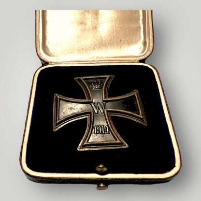 A WW1 German Iron Cross 1st Class 1914 with early presentation case, three-part construction with magnetic iron core, with beautiful patina.